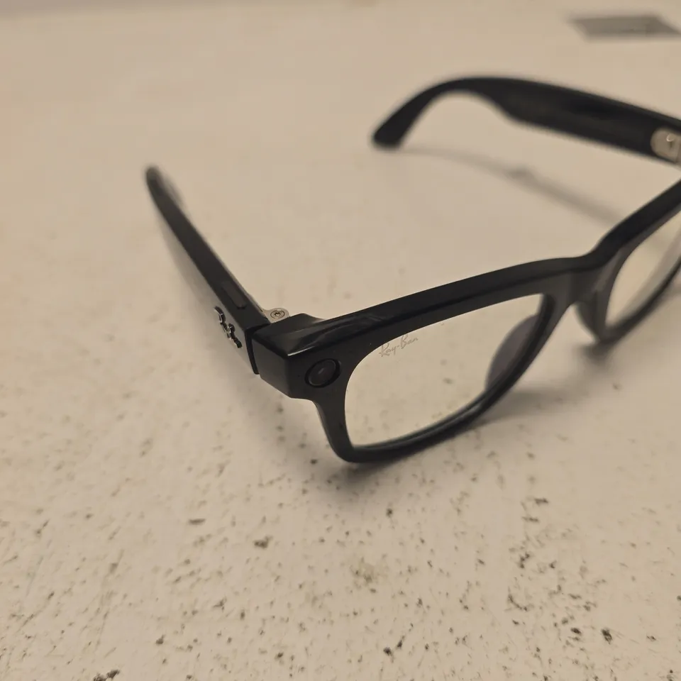 RAY-BAN WAYFARER-STYLE EYEGLASSES – BLACK FRAME WITH BROWN LEATHER CASE
