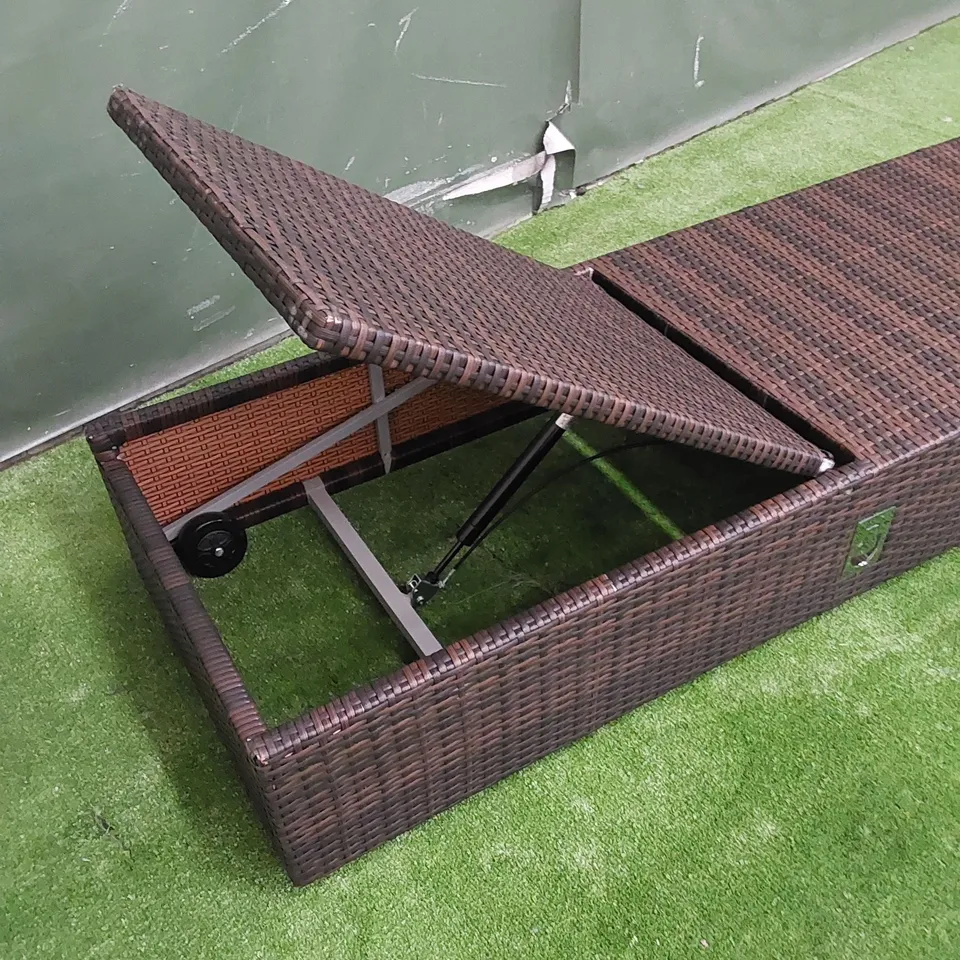 DESIGNER MANUAL ADJUSTABLE SUNLOUNGER IN CHOCOLATE MIX RATTAN