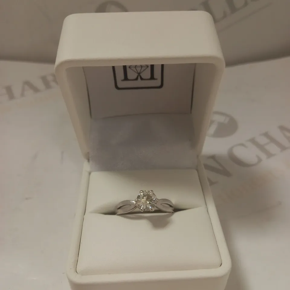 LADY LYNSEY MOISSANITE 9CT WHITE GOLD 1.00CT SOLITAIRE RING SIZE S RRP £449