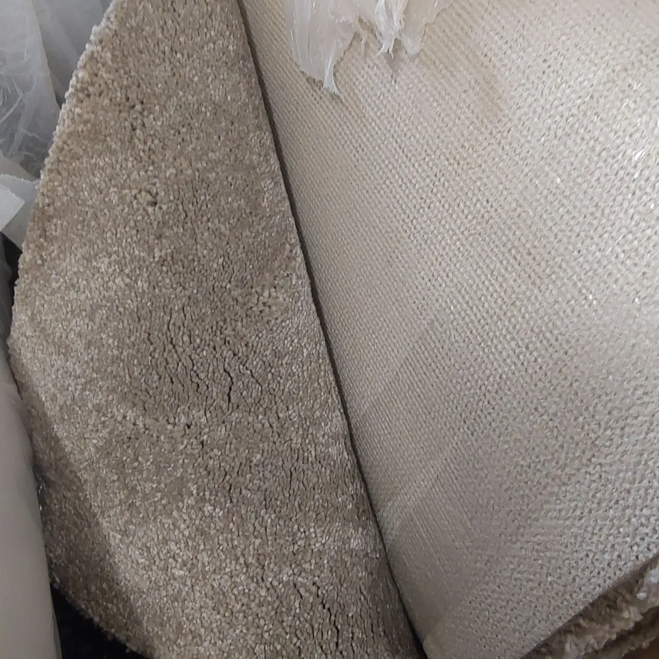 ROLL OF QUALITY ULTIMATE IMPRESSIONS FORTUNE CARPET - APPROXIMATELY 4.3 x 4m