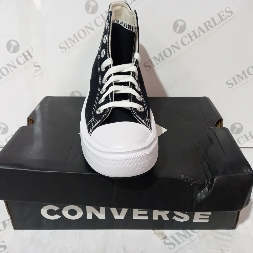 BOXED PAIR OF CONVERSE SHOES IN BLACK/WHITE UK SIZE 5.5