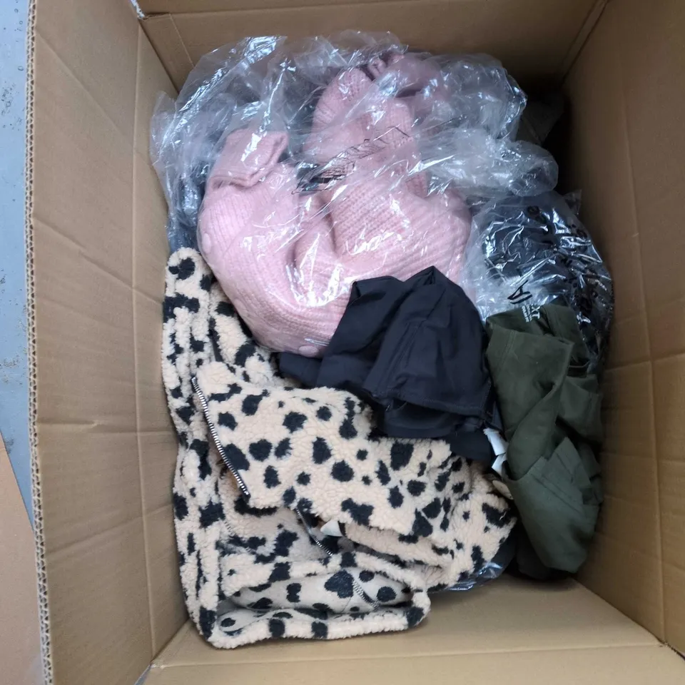 BOX OF APPROXIMATELY 20 ASSORTED CLOTHING ITEMS TO INCLUDE: AUTO ALEX SHIRT AND COMPRESSION SOCKS 