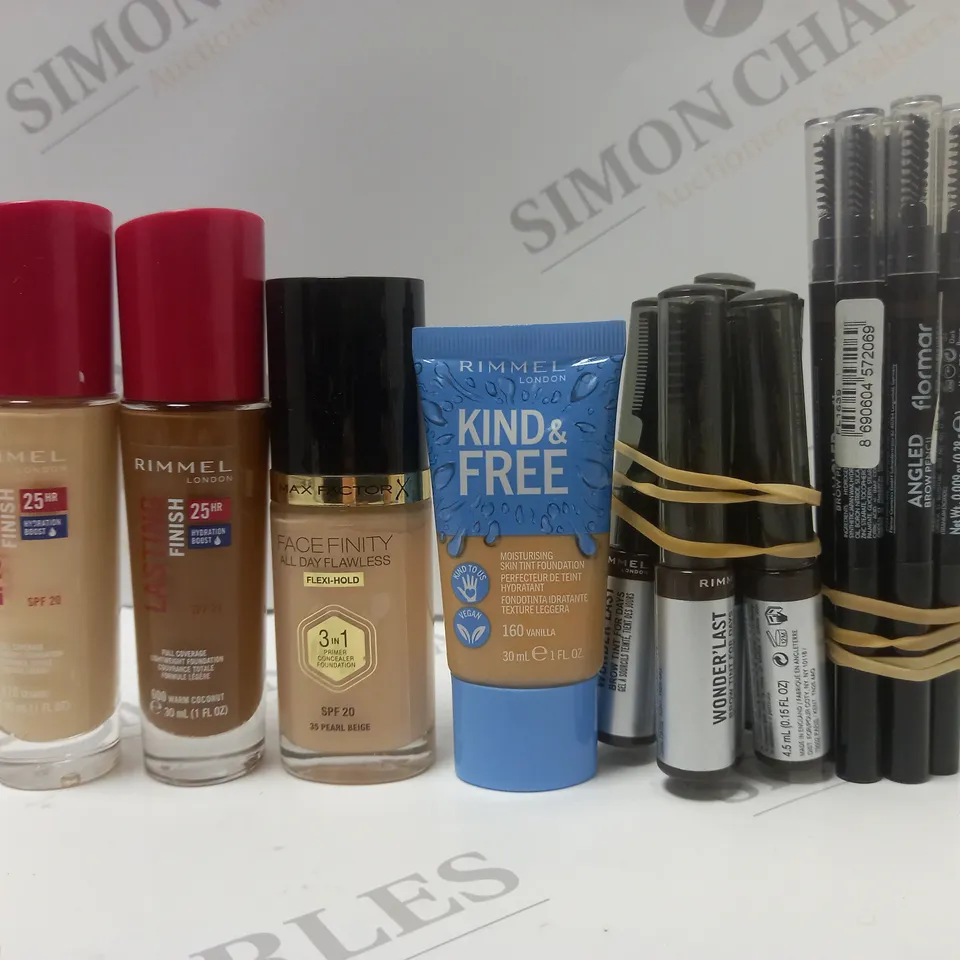BOX OF APPROX 12 ASSORTED MAKE-UP ITEMS TO INCLUDE RIMMEL MOISTURISING SKIN TINT FOUNDATION #160 VANILLA, RIMMEL LASTING FINISH LIGHTWEIGHT FOUNDATION #070 SESAME, FLORMAR ANGLED BROW PENCIL #DARK BRO