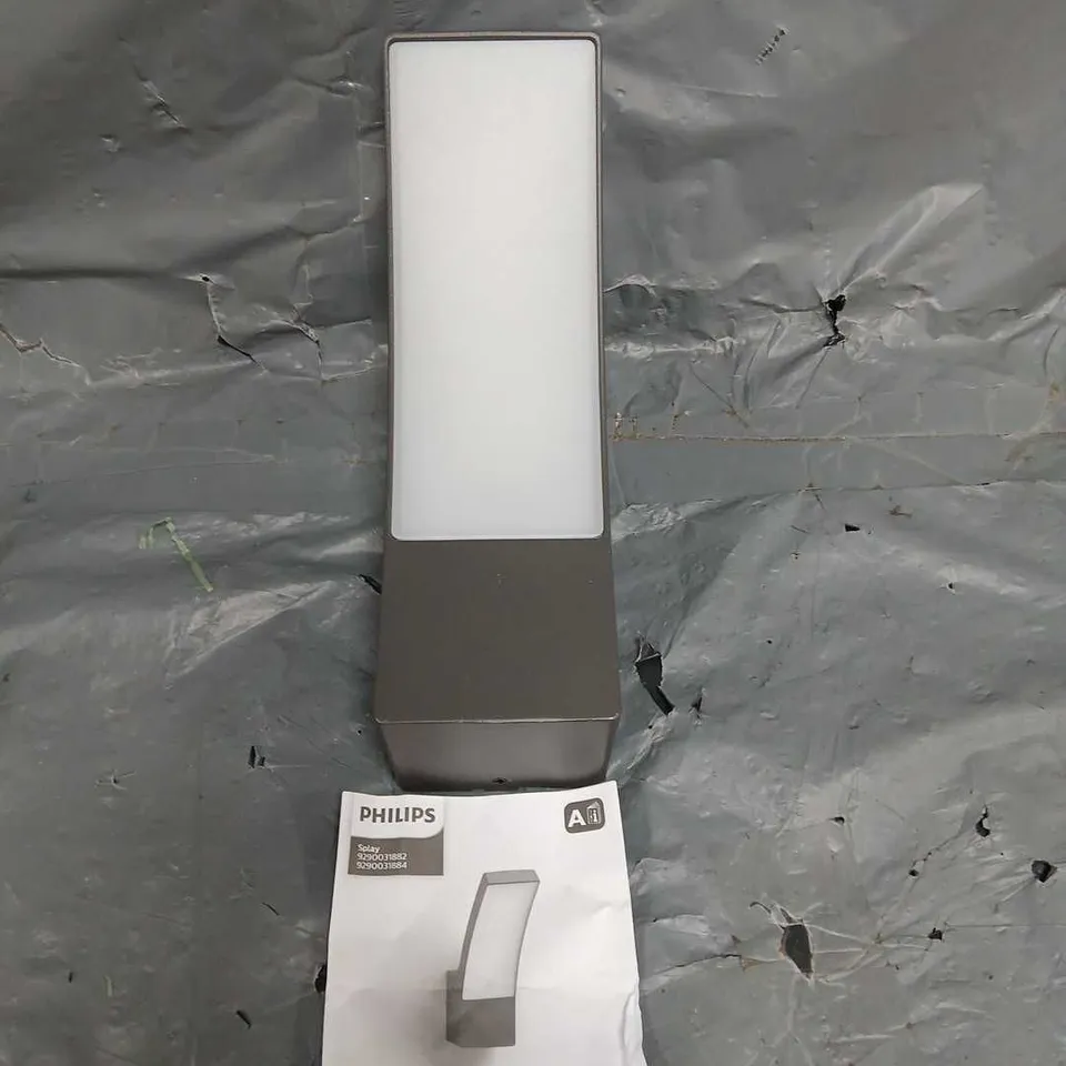 PHILIPS LED OUTDOOR WALL LIGHT