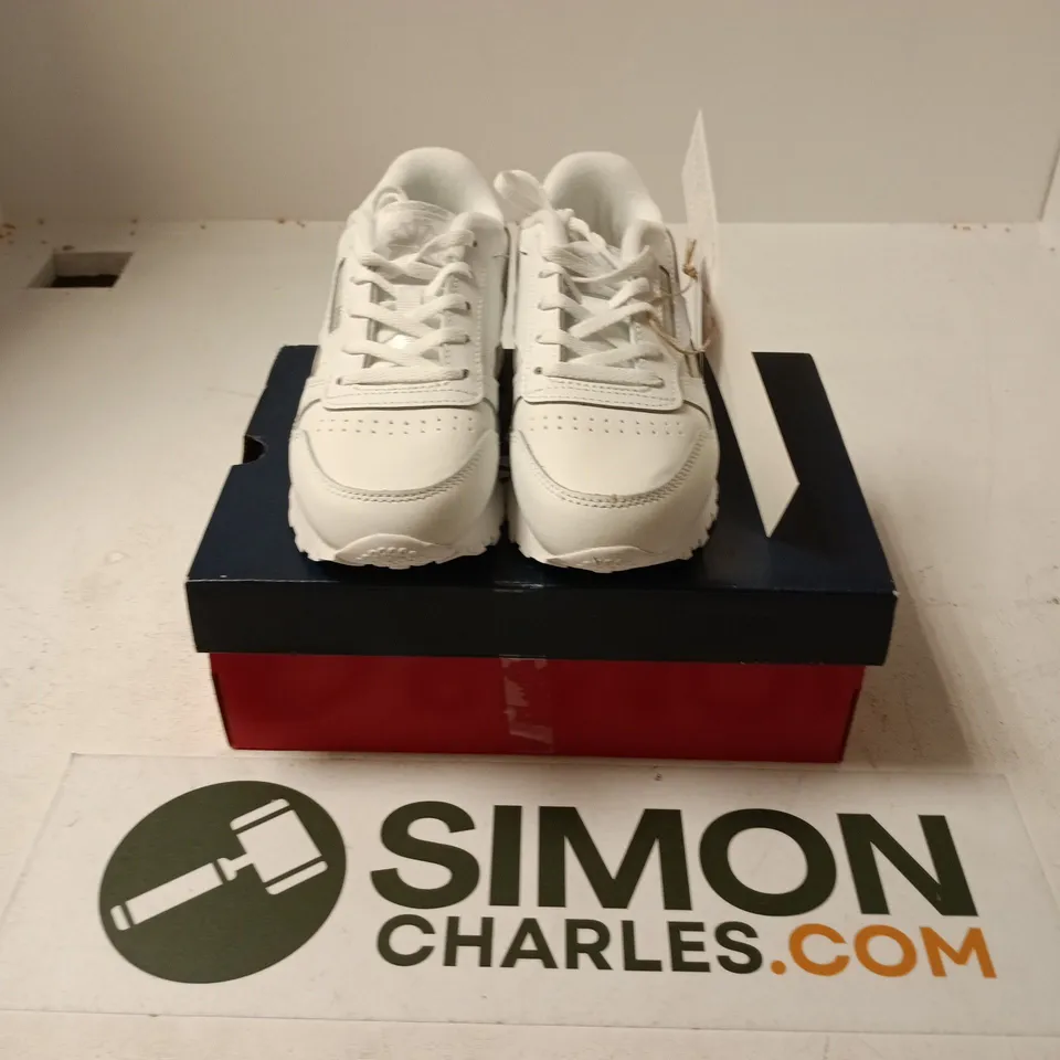 BOXED PAIR OF REEBOK CLASSIC LEATHER RUNNING TRAINERS IN WHITE - UK 1