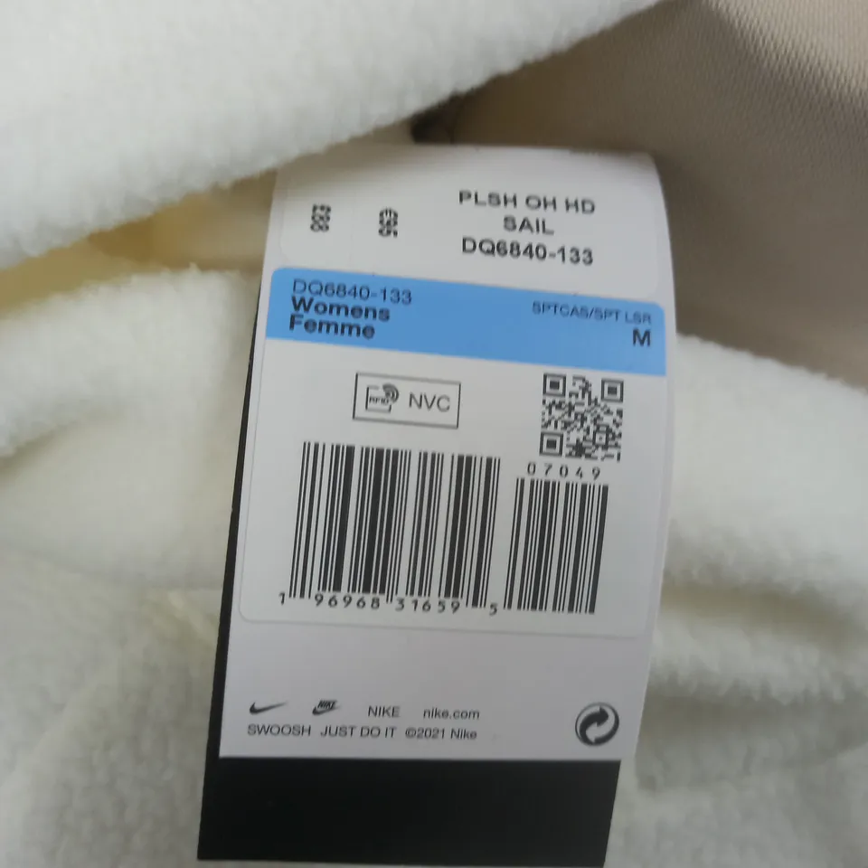 NIKE WOMENS PLUSHIE HOODIE IN WHITE - M