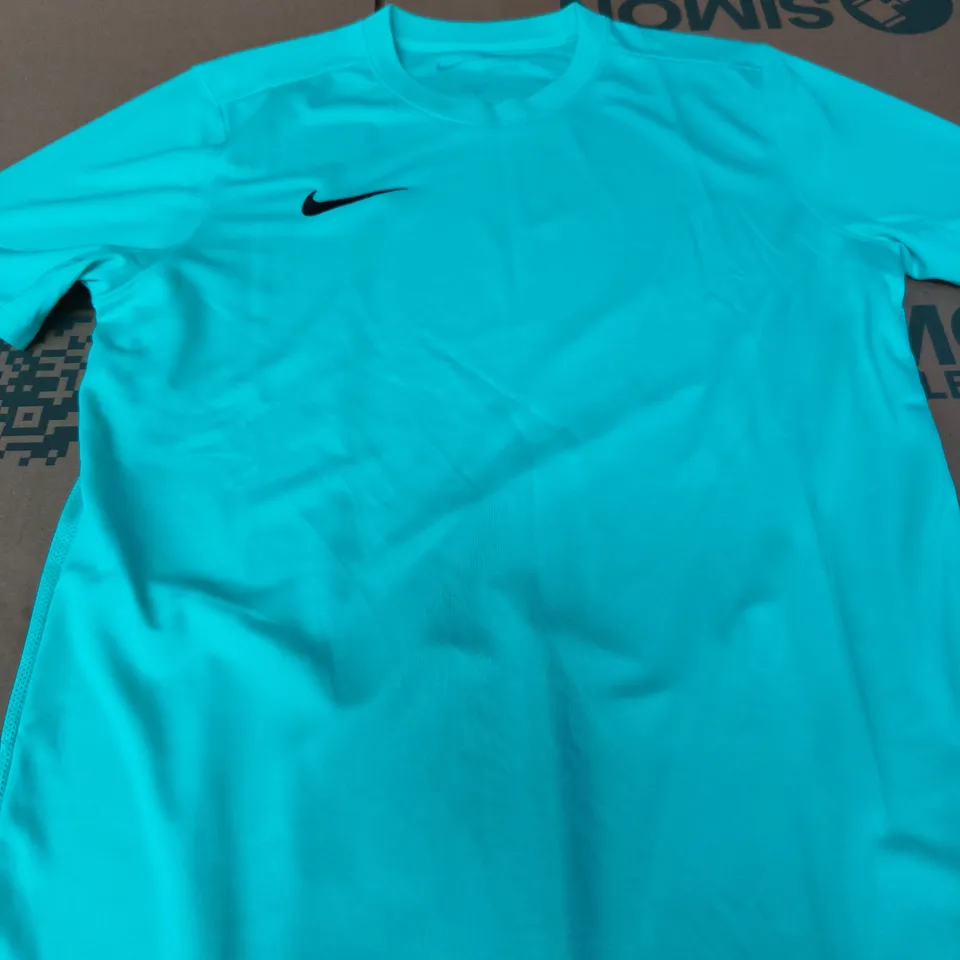 NIKE LOGO TEE - SIZE L