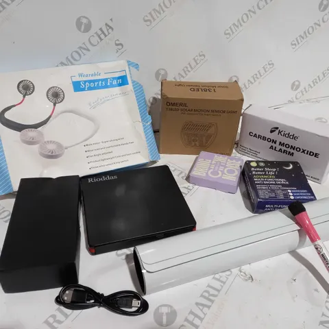 BOX OF APPROXIMATELY 10 ITEMS TO INCLUDE SPORTS FAN, MOTION SENSOR, CARBON MONOXIDE ALARM ETC