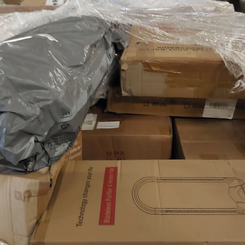 PALLET OF ASSORTED ITEMS INCLUDING: BATH MAT, BATHROOM MIRROR, NOTICE BOARD, BIRD SCARER