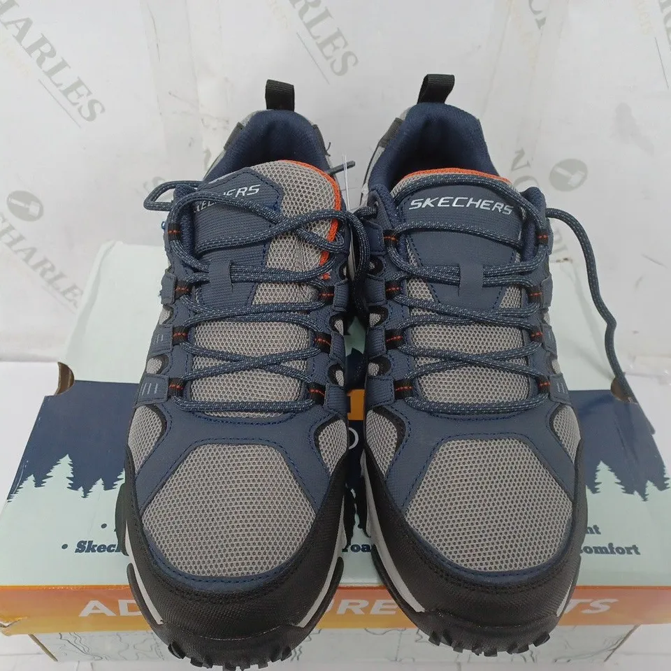 SKECHERS MEN'S SKECH-AIR NAVY TRAINERS - SIZE 8