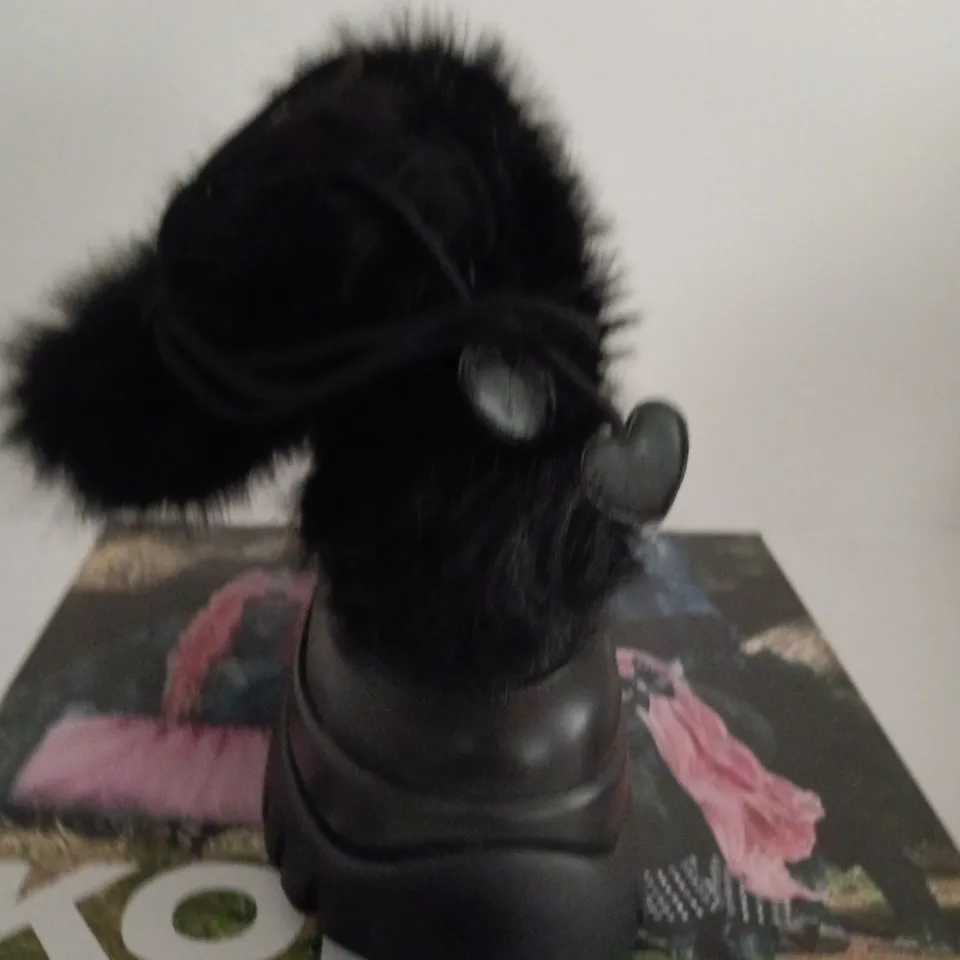 BOXED PAIR OF KOI KAWAII SASQUATCH MIDNIGHT FLUFFY SNOW BOOTS - BLACK UK 5