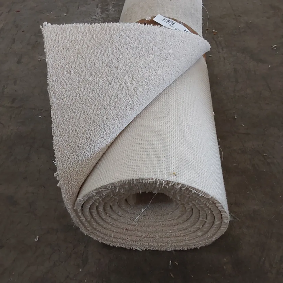 ROLL OF QUALITY DIMENSIONS DIM PLAINS CARPET // SIZE: APPROX 0.71 X 3m