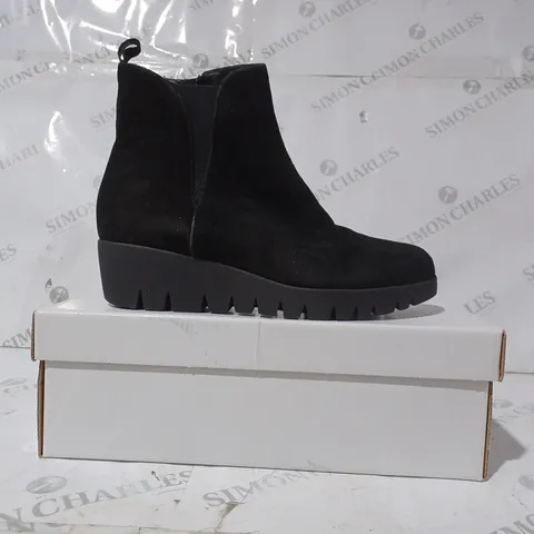 BOXED PAIR OF SHOON SUEDE SIDE-ZIP WEDGE ANKLE BOOTS IN BLACK UK SIZE 7