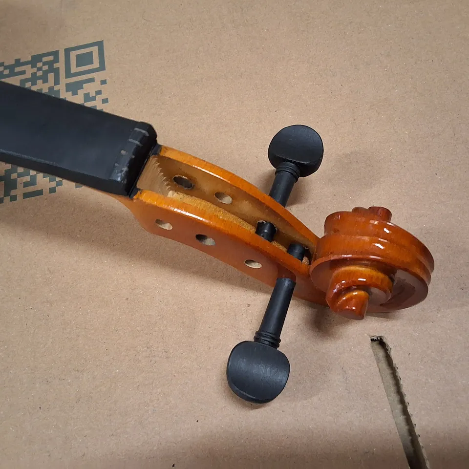 MENDINI BY CECILIO VIOLIN WITH BOW IN HARD CASE