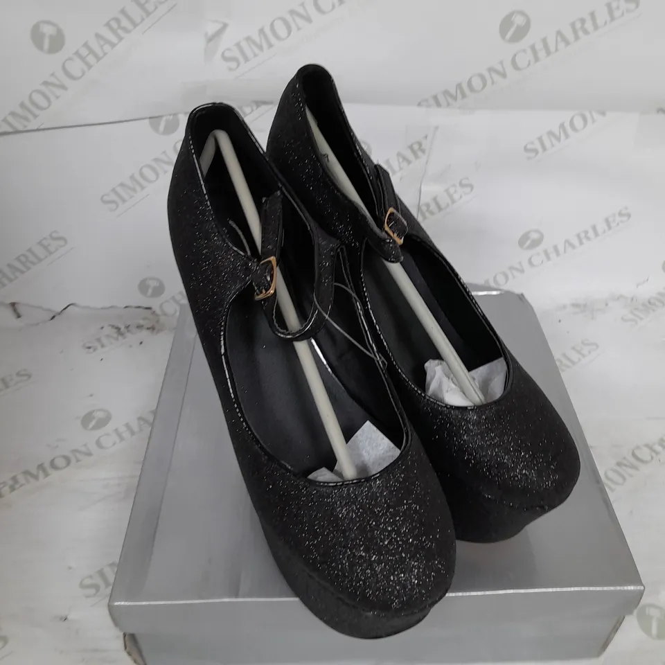 BOXED PAIR OF CASANDRA PLATFORM STRAP SHOE IN BLACK GLITTER SIZE 8