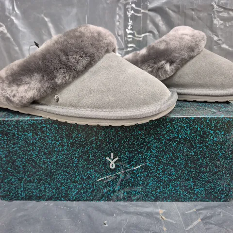 BOXED PAIR OF EMU AUSTRALIA JOLIE SHEEPSKIN SLIPPERS IN GREY SIZE 7