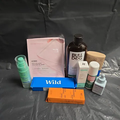 APPROXIMATEY 20 ASSORTED HEALTH AND BEAUTY PRODUCTS TO INCLUDE - BULLDOG SHOWER GEL - THE BEAUTY CROP DEWY BOUNCE SET MIST - BYOMA BRIGHTENING SERUM - ETC