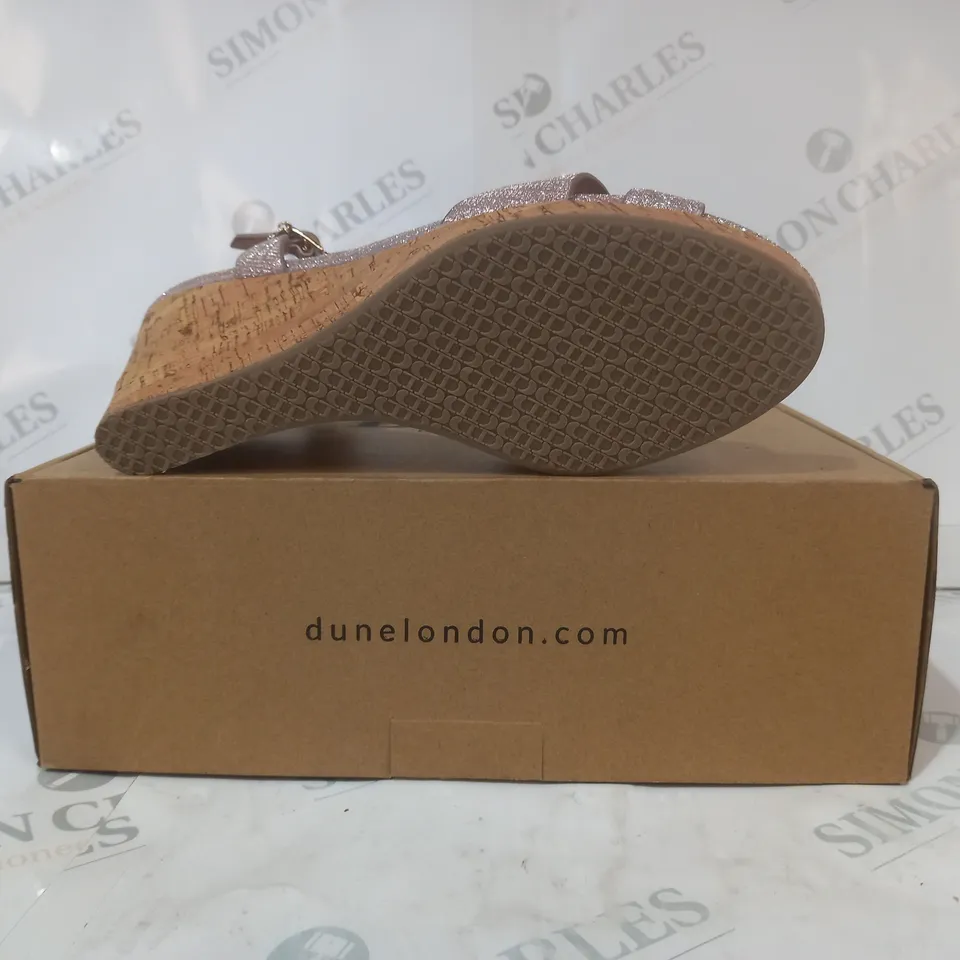 BOXED DUNE LONDON OPEN TOE WEDGE SANDALS IN ROSE GOLD W. GLITTER EFFECT SIZE 6