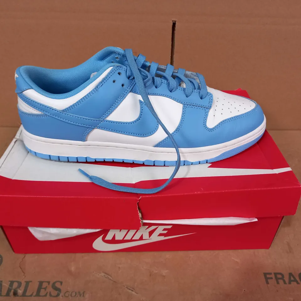 BOXED PAIR OF DESIGNER SHOES IN THE STYLE OF NIKE IN BLUE/WHITE UK SIZE 11