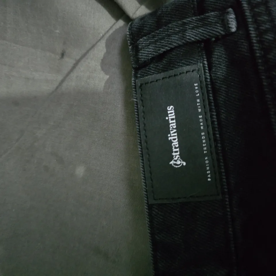 STRADIVARIUS WOMEN'S BLACK DENIM JEANS – UK 12 (US 8, EU 40)