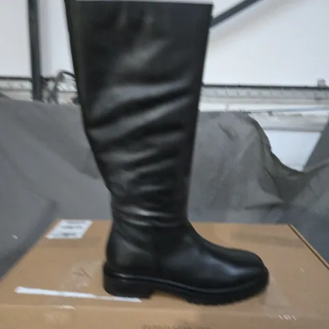 BOXED PAIR OF DUNE LONDON TILINGS LEATHER CHUNKY KNEE HIGH BOOT - BLACK - SIZE 6