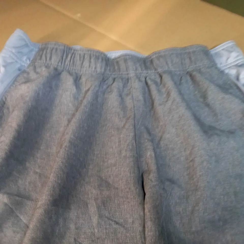 THE NORTH FACE GREY FITNESS SHORTS - LARGE