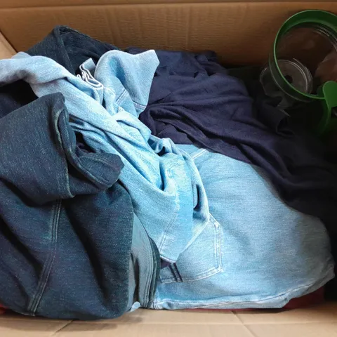 BOX OF APPROXIMATELY 10 ASSORTED ITEMS TO INCLUDE - JEGGINGS , MEASURMENT JUG ETC