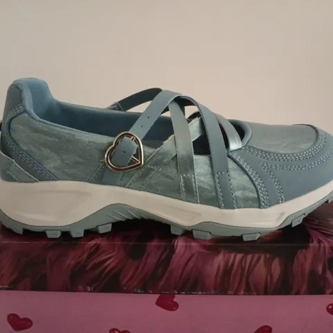 BOXED PAIR OF KOI KYUBI SHIMMERING HIKING MARY JANES – MINT/BLUE, UK SIZE 6