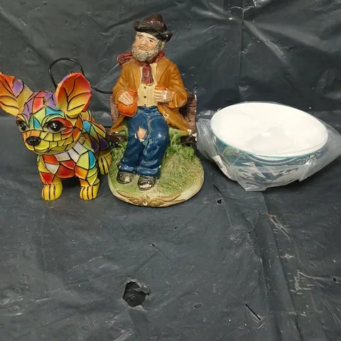 APPROXIMATELY 10 HOUSEHOLD ORNAMENTS AND KITCHENWARE