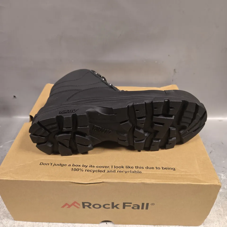 BOXED PAIR OF ROCK FALL GRANITE ROBUST SAFETY BOOTS - 8