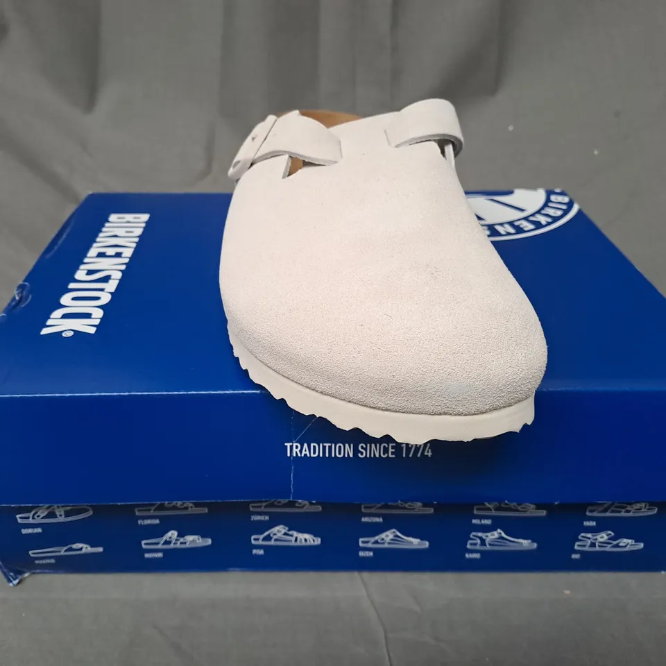 BOXED PAIR OF BIRKENSTOCK BOSTON BS SUEDE SLIP-ON SHOES IN WHITE UK SIZE 10.5