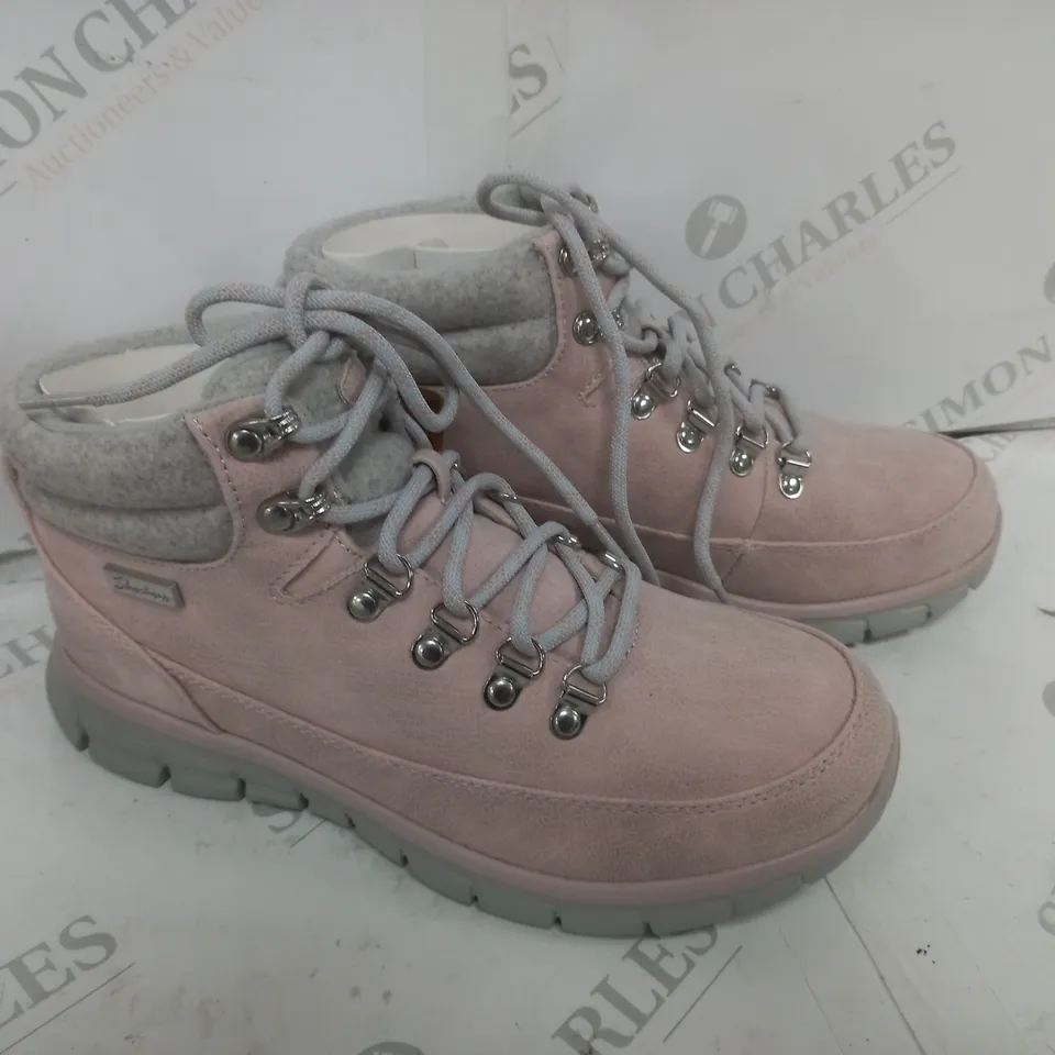 BOXED SKETCHERS WARM LACED BOOT BLUSH PINK SIZE 5