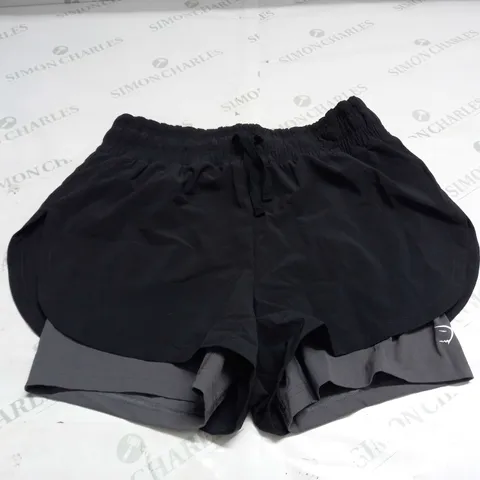 GYMSHARK TRAINING SHORTS SIZE M