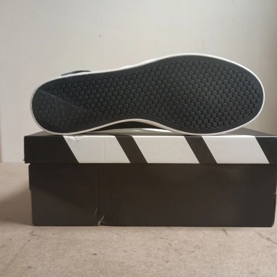BOXED PAIR OF ADIDAS VS PACE 2.0 SHOES IN NAVY/WHITE SIZE UK 10
