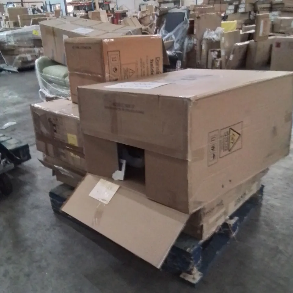 PALLET OF ASSORTED FURNITURE PARTS TO INCLUDE;DINING CHAIRS,WOODSIDE TABLE LIGHT,TODDLER BED