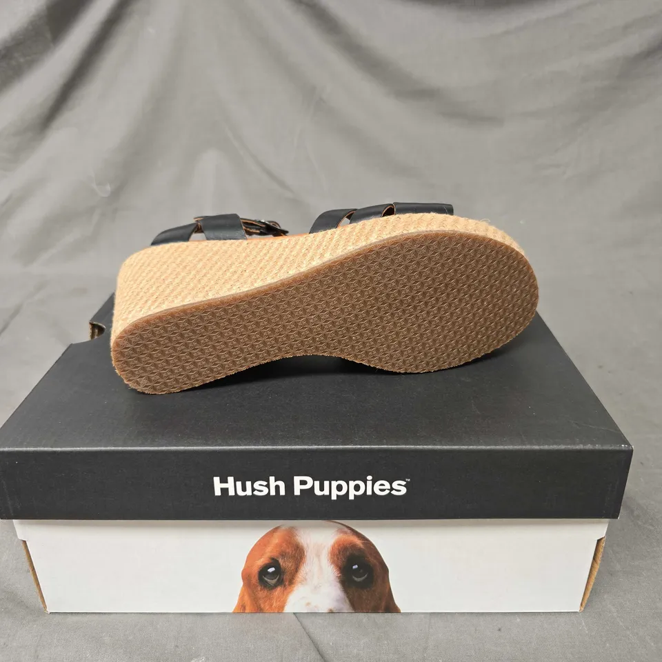 BOXED PAIR OF HUSH PUPPIES WOMENS PHOEBE WEDGE SANDALS - 6