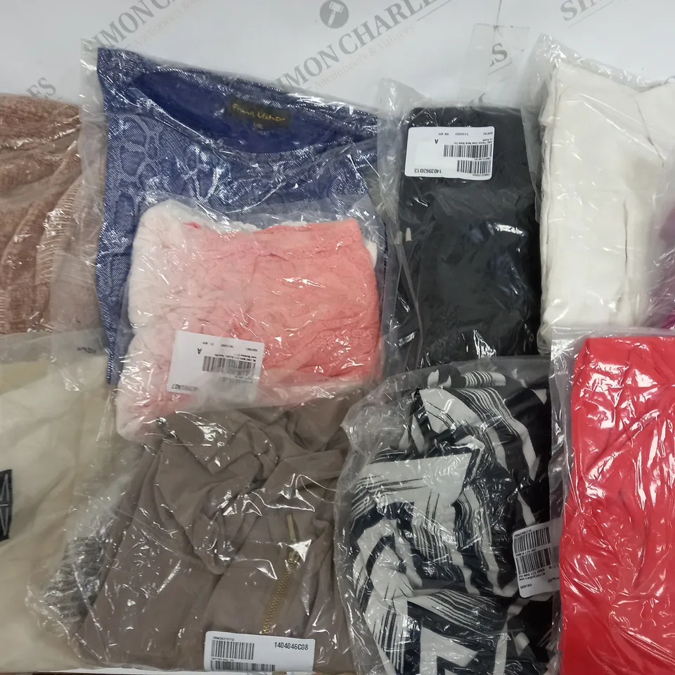 LOT OF 10 ASSORTED BAGGED CLOTHING ITEMS TO INCLUDE RUTH LANGSFORD AND FRANK USHER