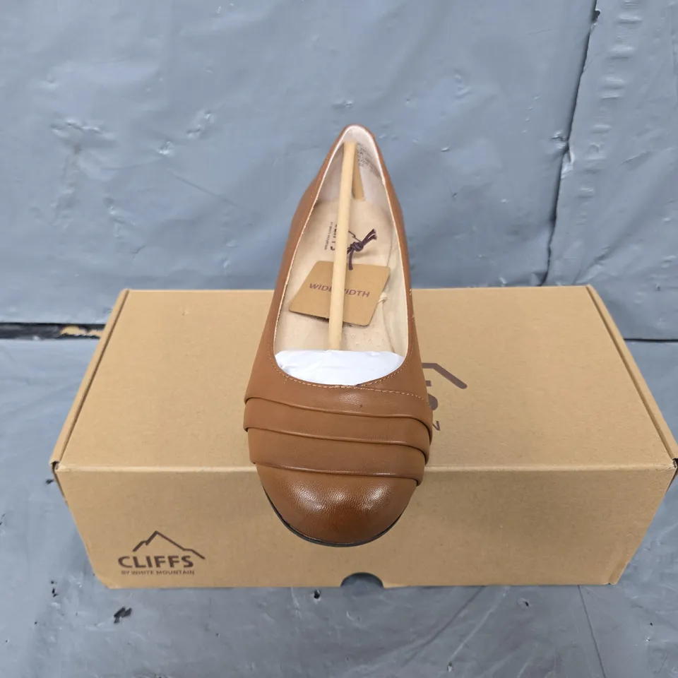 BOXED PAIR OF CLIFFS CLARA WIDE WIDTH SLIP ON SHOES IN BROWN - SIZE 9