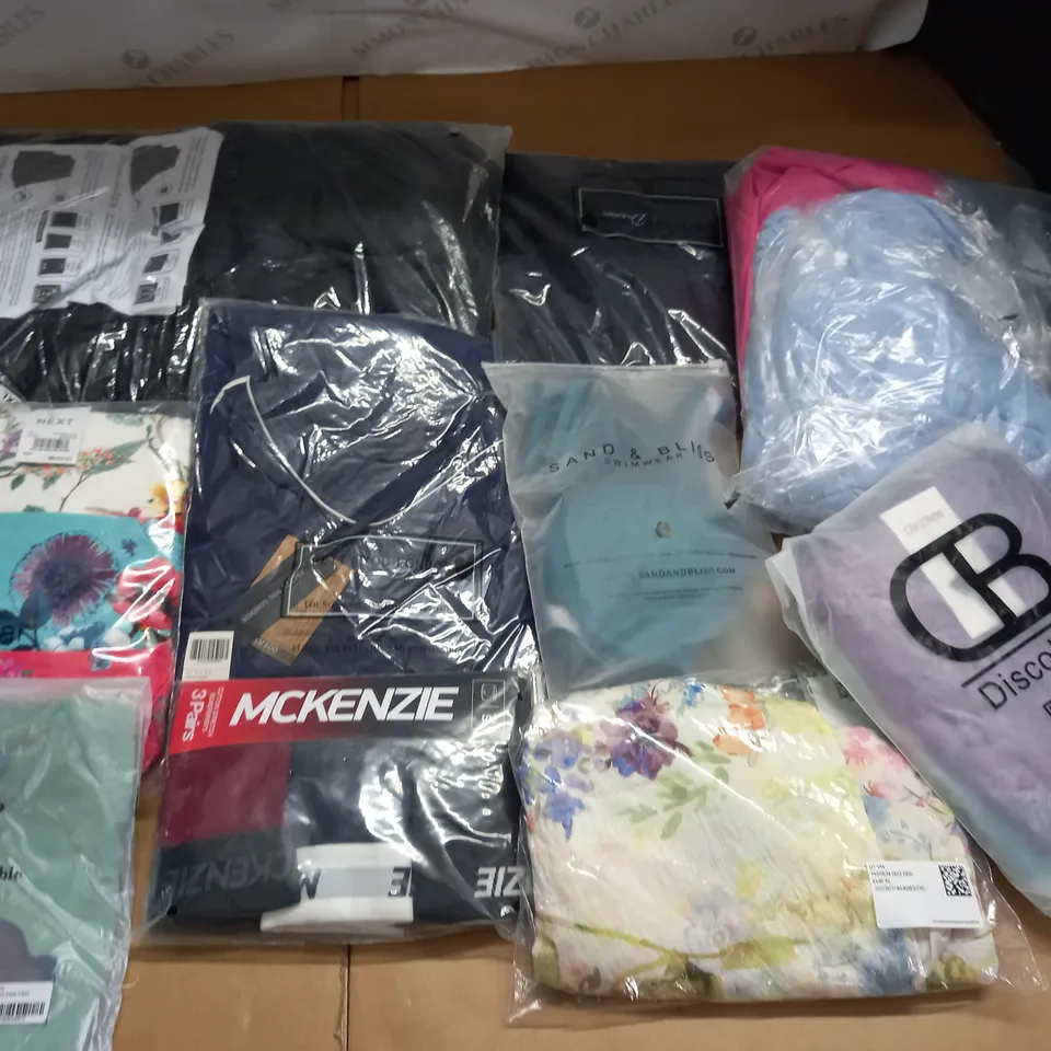 LARGE QUANTITY OF ASSORTED BAGGED CLOTHING ITEMS 