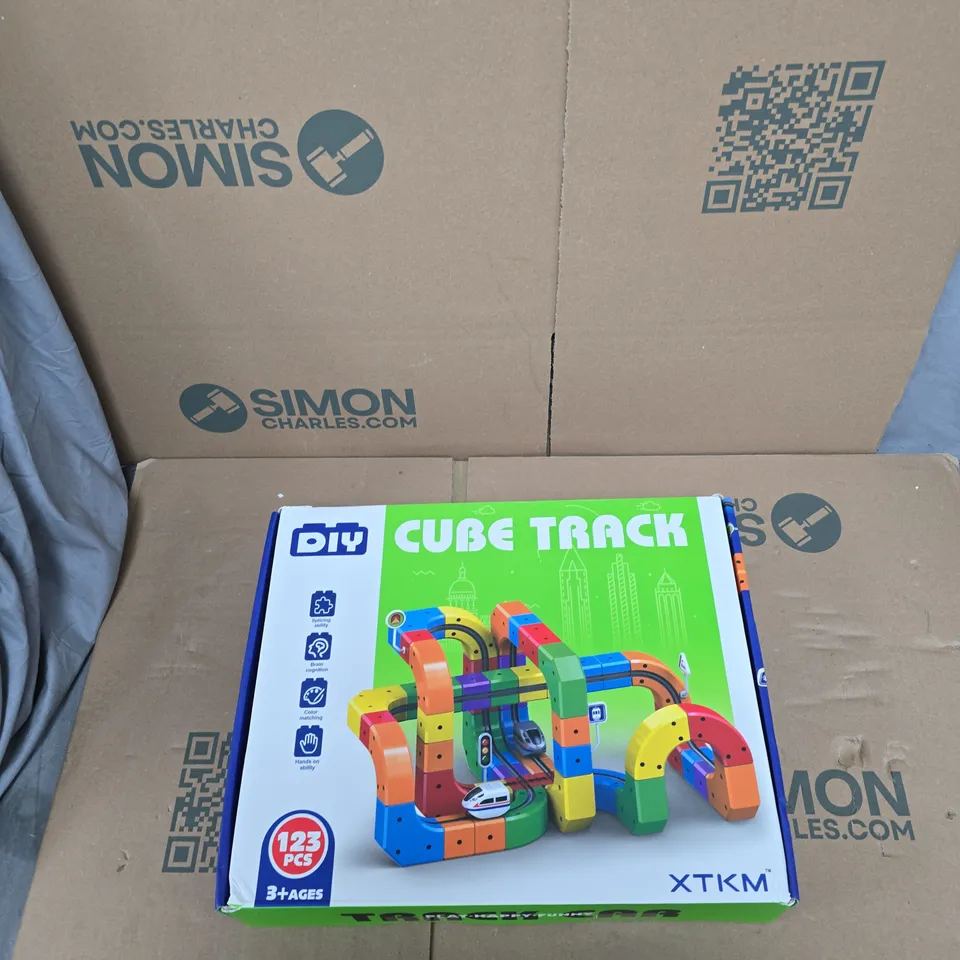 DIY CUBE TRACK CONSTRUCTION TOY – 123 PIECES, BOXED