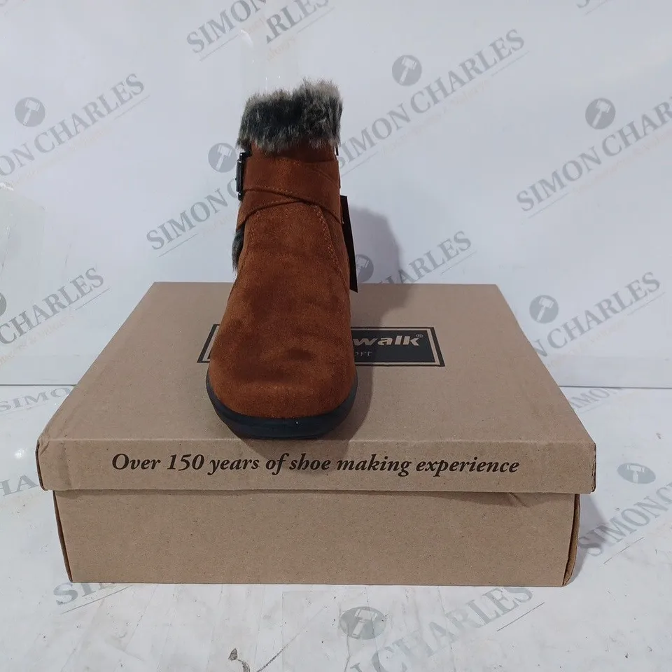 BOXED PAIR OF CUSHION-WALK WRAP BUCKLE DETAIL BOOTS IN TAN SIZE 4