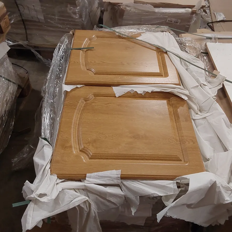 PALLET OF LARGE QUANTITY OF KITCHENS/BEDROOM REPLACEMENT CABINET DOOR/DRAWER/END PANELS IN ASSORTED SIZES 