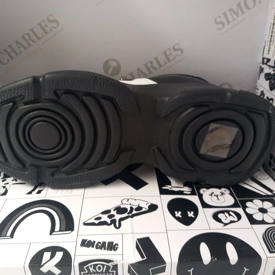 BRAND NEW BOXED PAIR OF KOI HYPER MEN'S BLACK NEUTRON TRAINERS SIZE 12