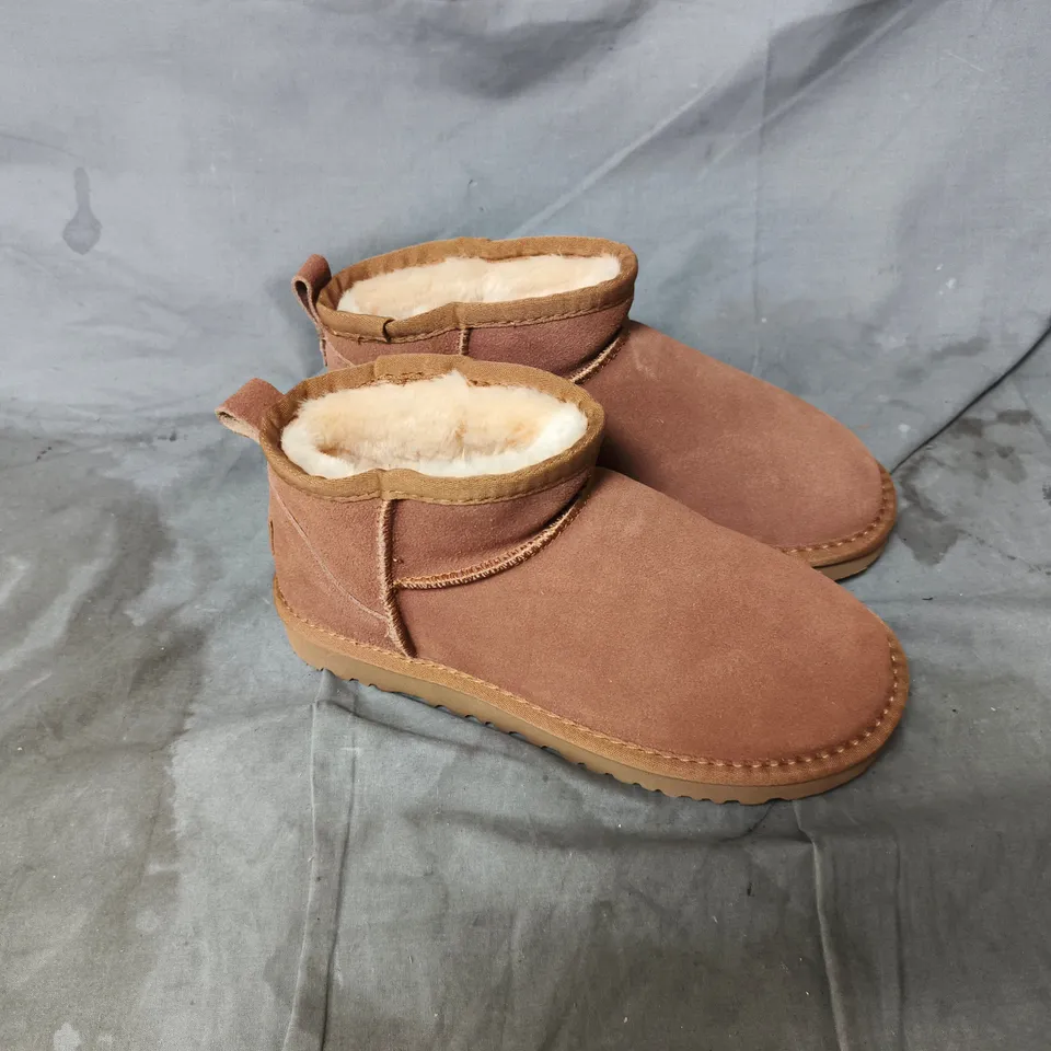 UNBOXED UGG CHILDREN'S BROWN SUEDE BOOTS WITH SHEARLING LINING SIZE UK 4.5