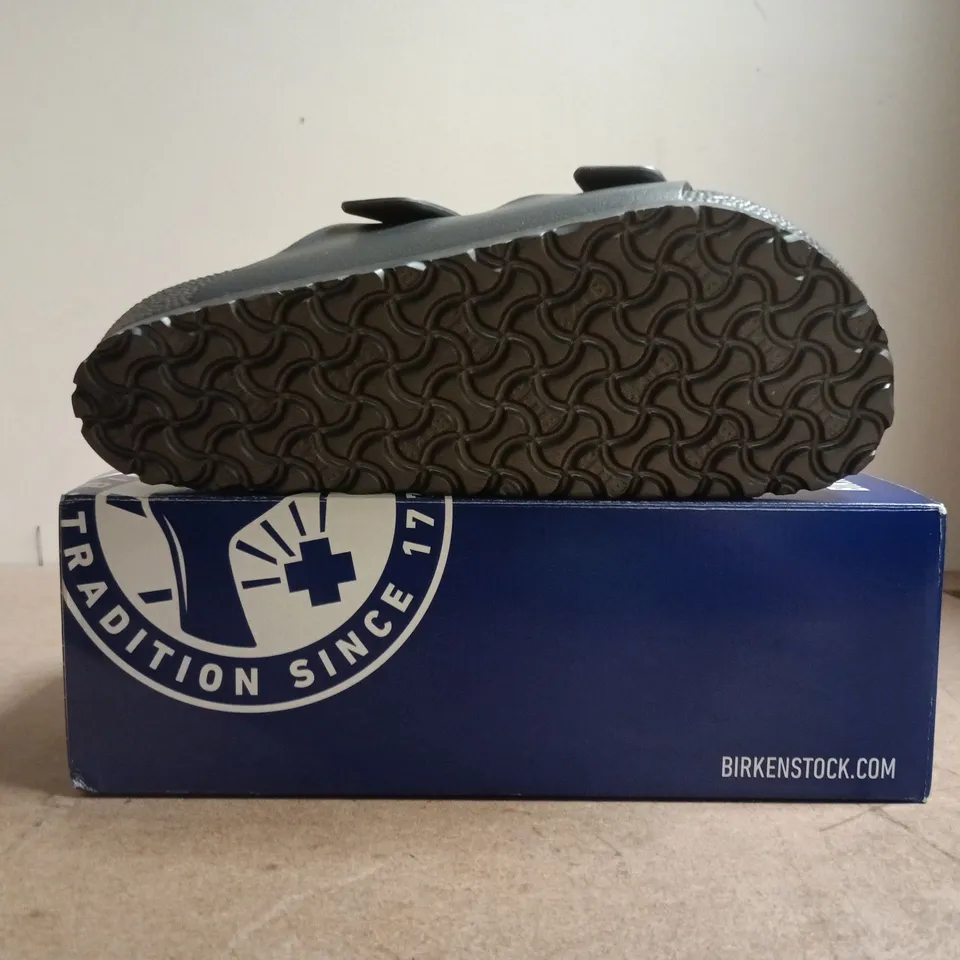 BOXED PAIR OF BIRKENSTOCK ARIZONA OPEN TOE SANDALS IN ANTHRACITE SIZE UK 8