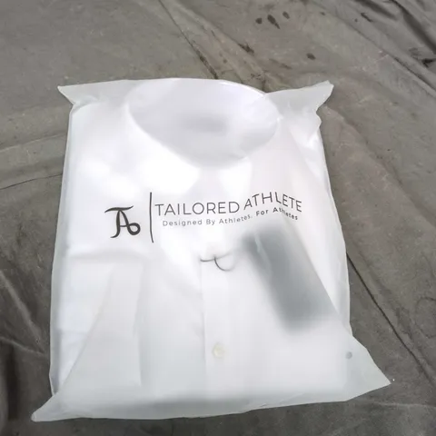 DRESS SHIRT IN WHITE – SIZE M TAILORED ATHLETE 