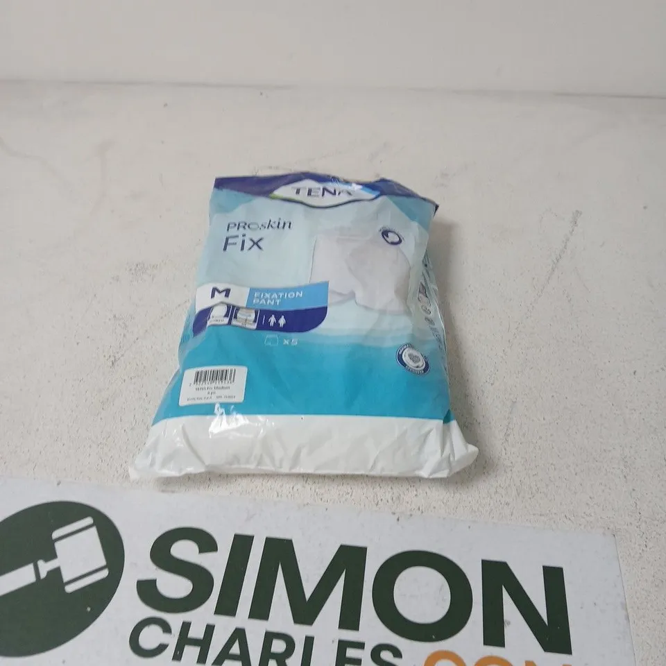 BOX OF APPROXIMATELY 15 ASSORTED HOUSEHOLD ITEMS INCLUDING TENA PRO SKIN AND FLASH WET CLOTHS