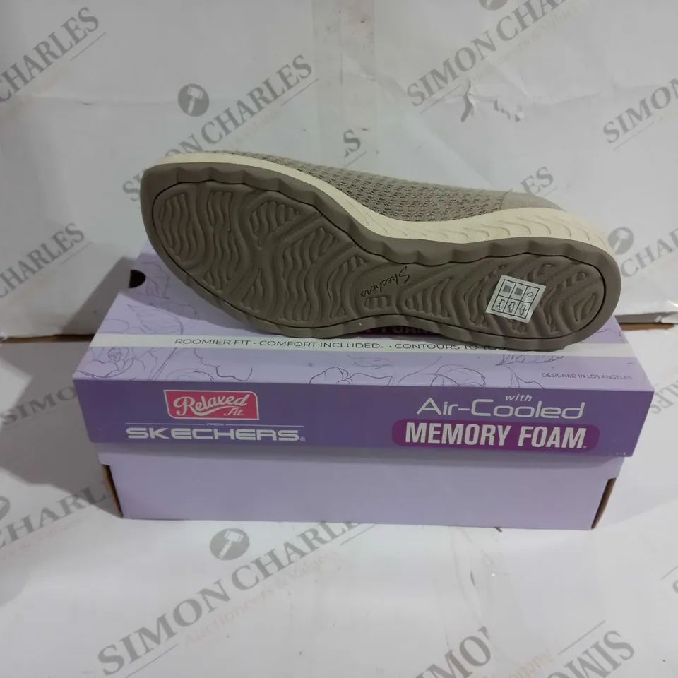 BOXED PAIR OF SKECHERS RELAXED FIT SHOES GREY UK SIZE 7