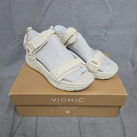 BOXED PAIR OF VIONIC WALK MAX SANDALS IN CREAM SIZE 6.5