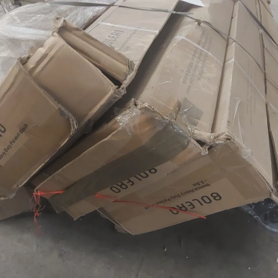 PALLET CONTAINING A LARGE QUANTITY OF BOXED BOLERO VENICE HEAVY DUTY PARASOLS